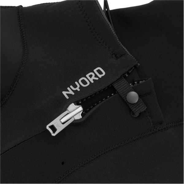 2026 Nyord Männer Solu Yulex 5/4mm Brustreißverschluss Neoprenanzug & Change Robe Bundle SOLM540001NCR - Black / Green